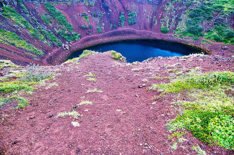 北欧国家。Kerio Vulcan火山口与湖的鸟瞰图，冰岛
